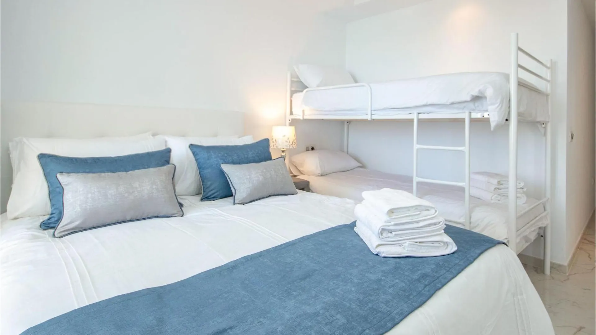 Cozy Apartment In Casares With House Sea View